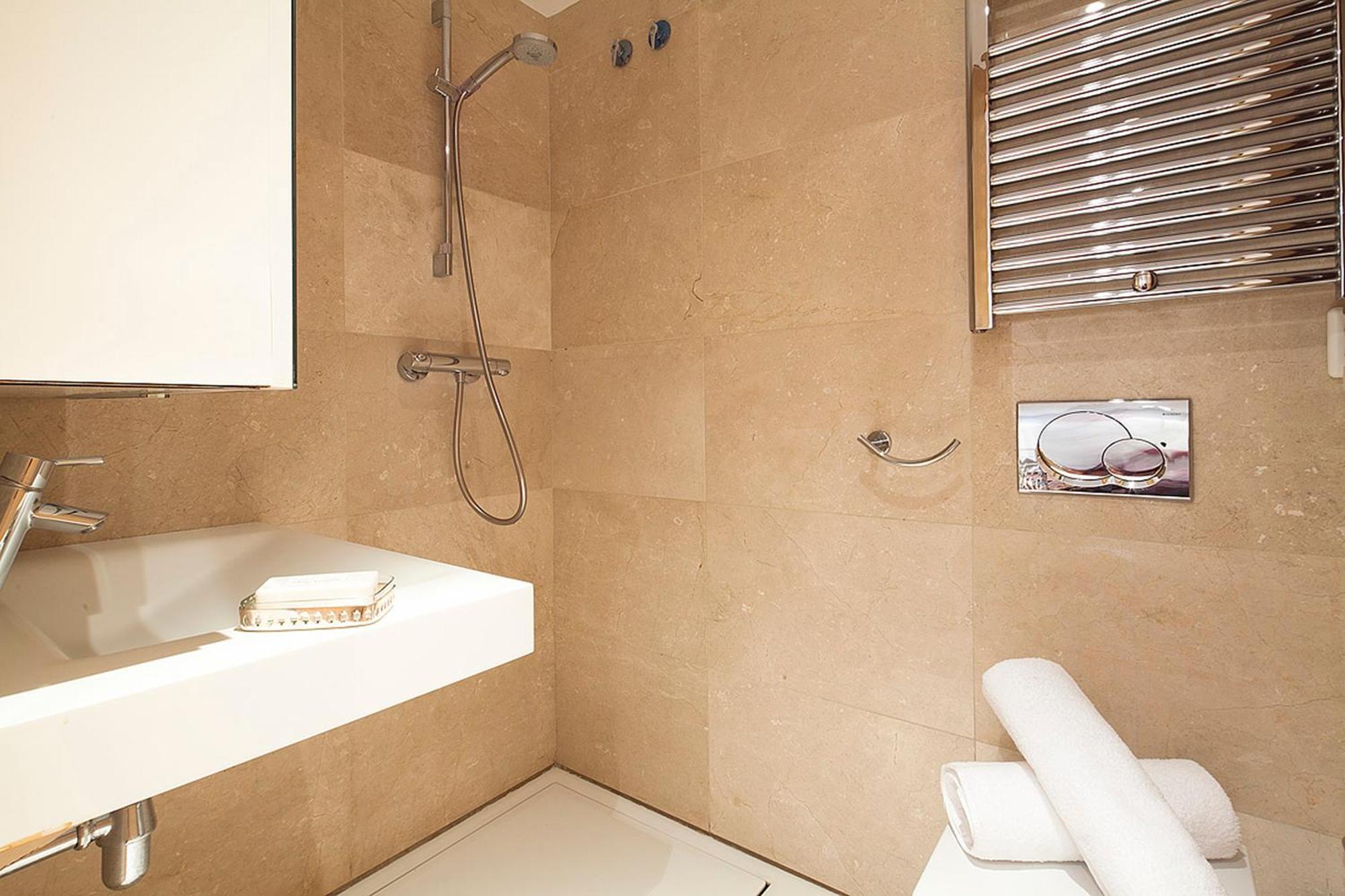My Space Emirates - Splendid Apartment With Terrace And Pool Near Park Gueell บาร์เซโลนา ภายนอก รูปภาพ
